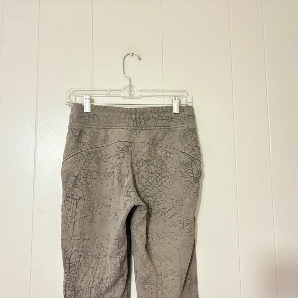 Lululemon Warm Down Joggers Thread Dye Rover Black Size 4 Actiwear, Workout
